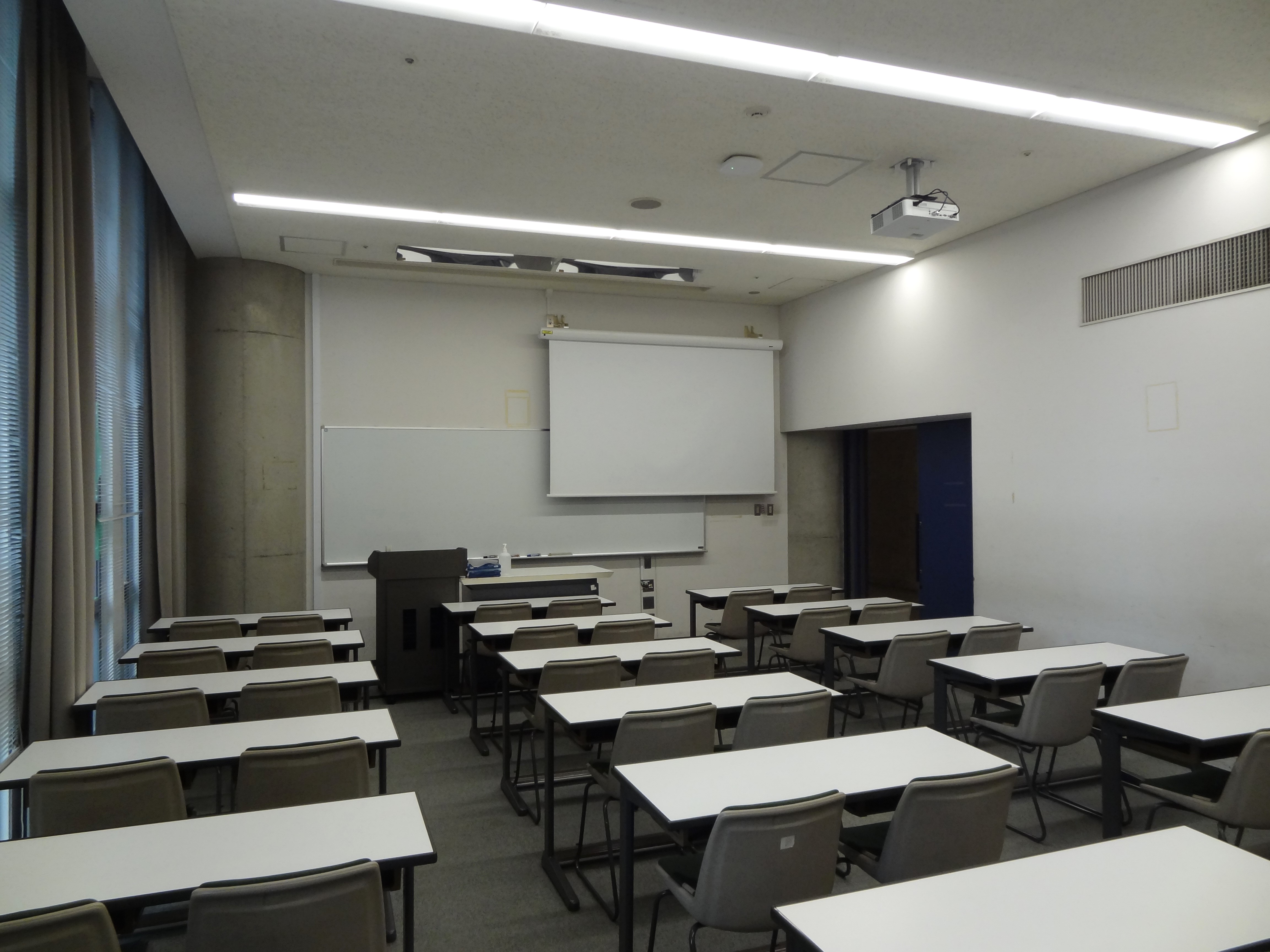 教室機器環境_14号館4階