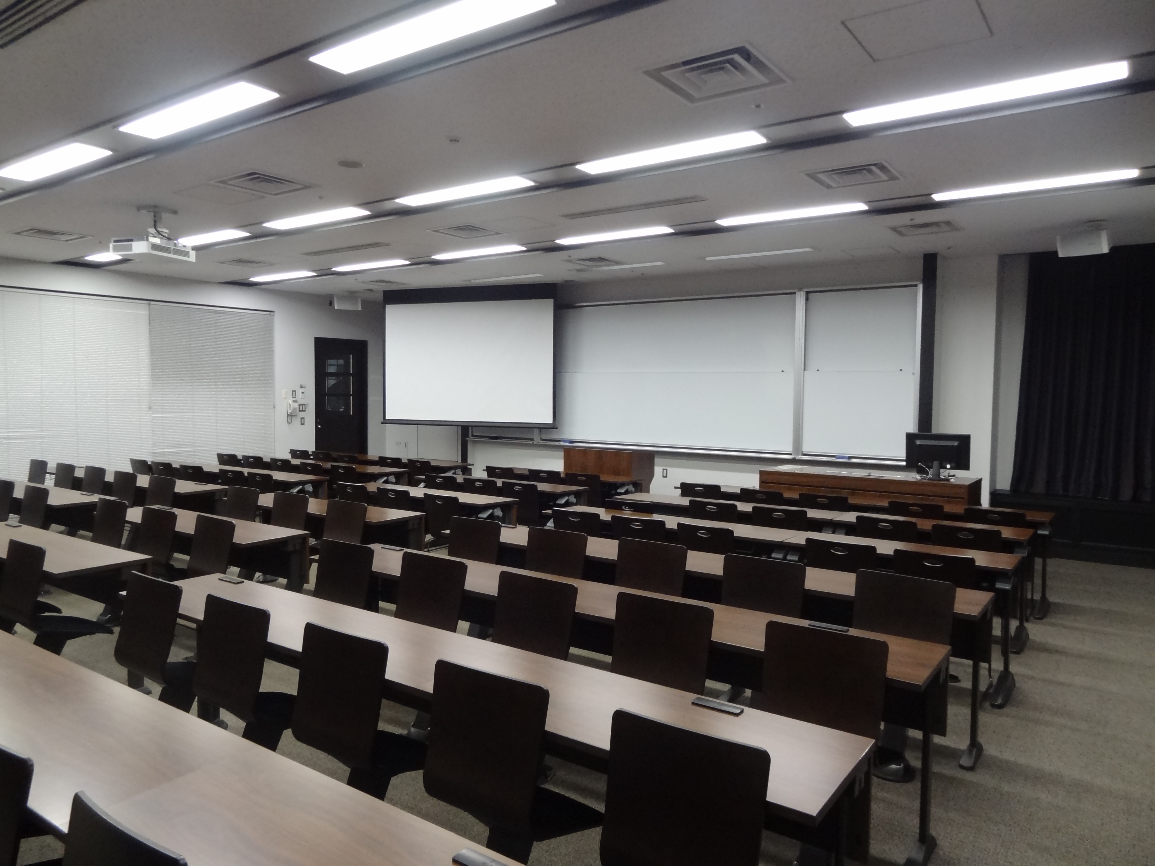 早稲田 大学 3 号館