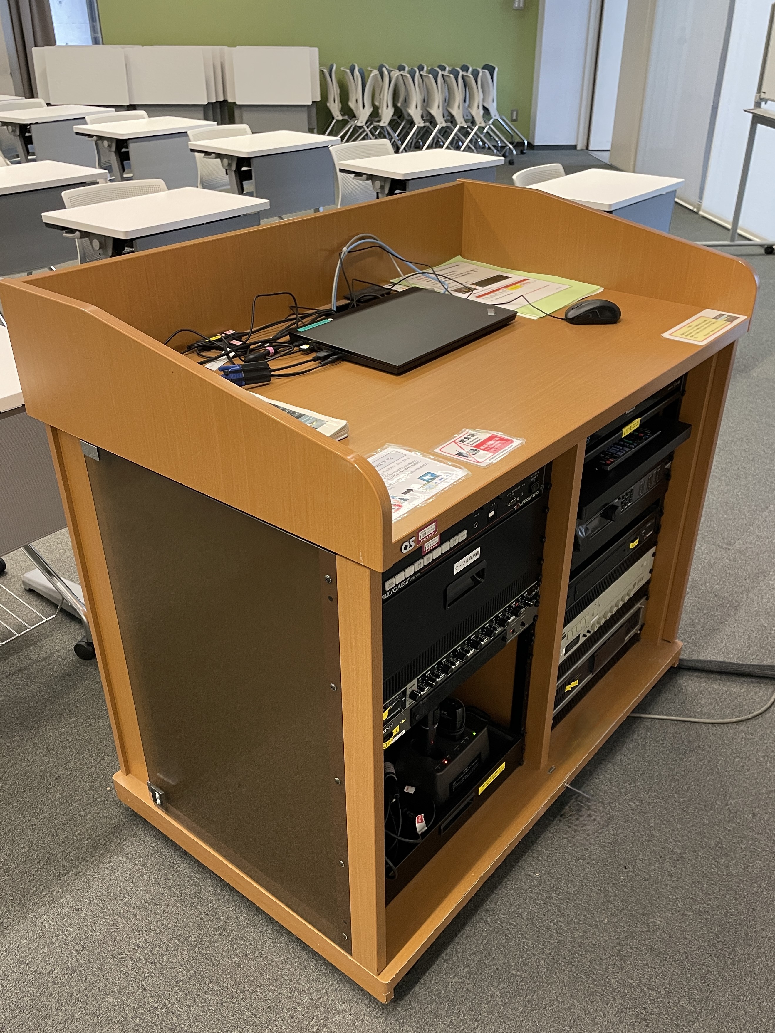E4 大塚化学 家具部門 電話台（嗜好品文化研究会）
