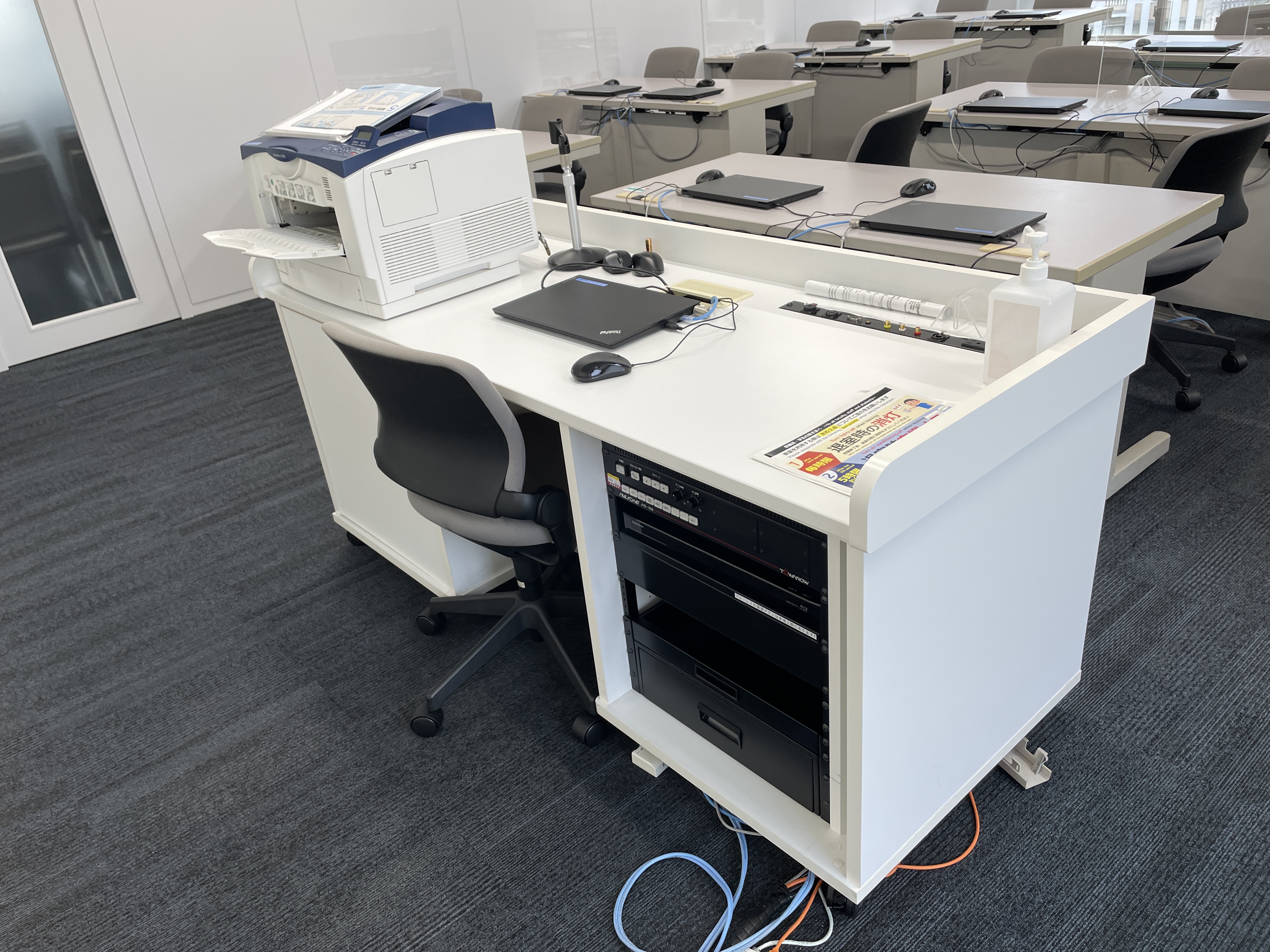 E4　大塚化学 家具部門 電話台 E4 大塚化学 家具部門 電話台 - メルカリ