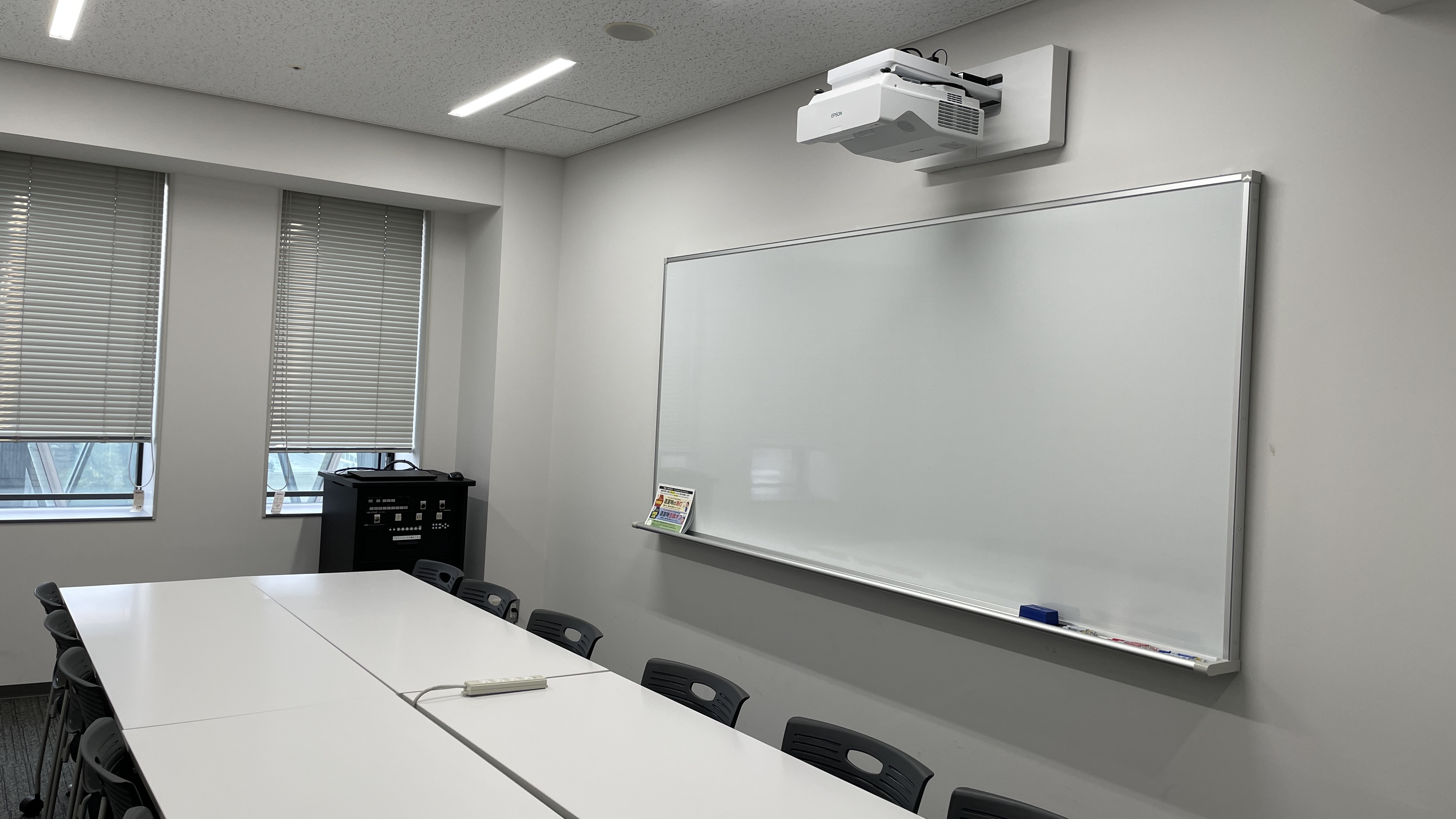 プライベート教室 映像機器 教室機器環境 8号館6階 - Waseda IT Service Portal