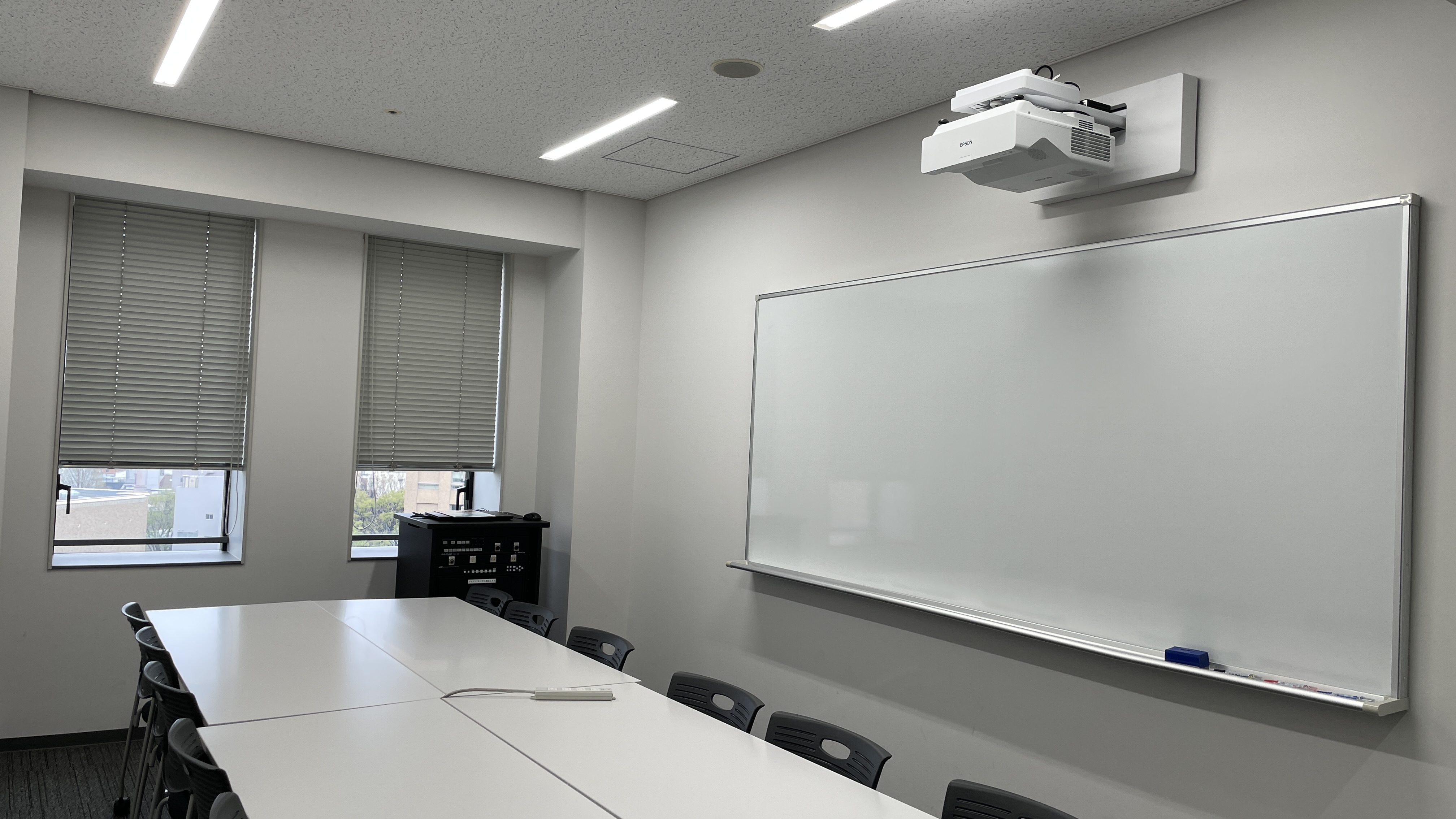 ホワイトボード　会議　教室　 ホワイトボード新設 - 株式会社ミヤムラ
